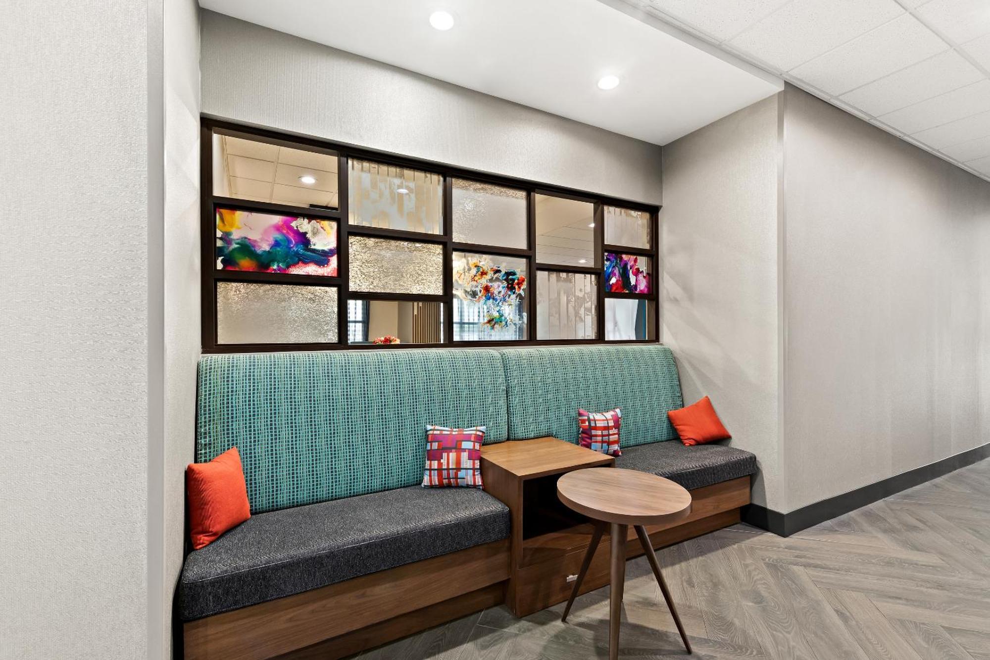 Hotel Hampton 3*